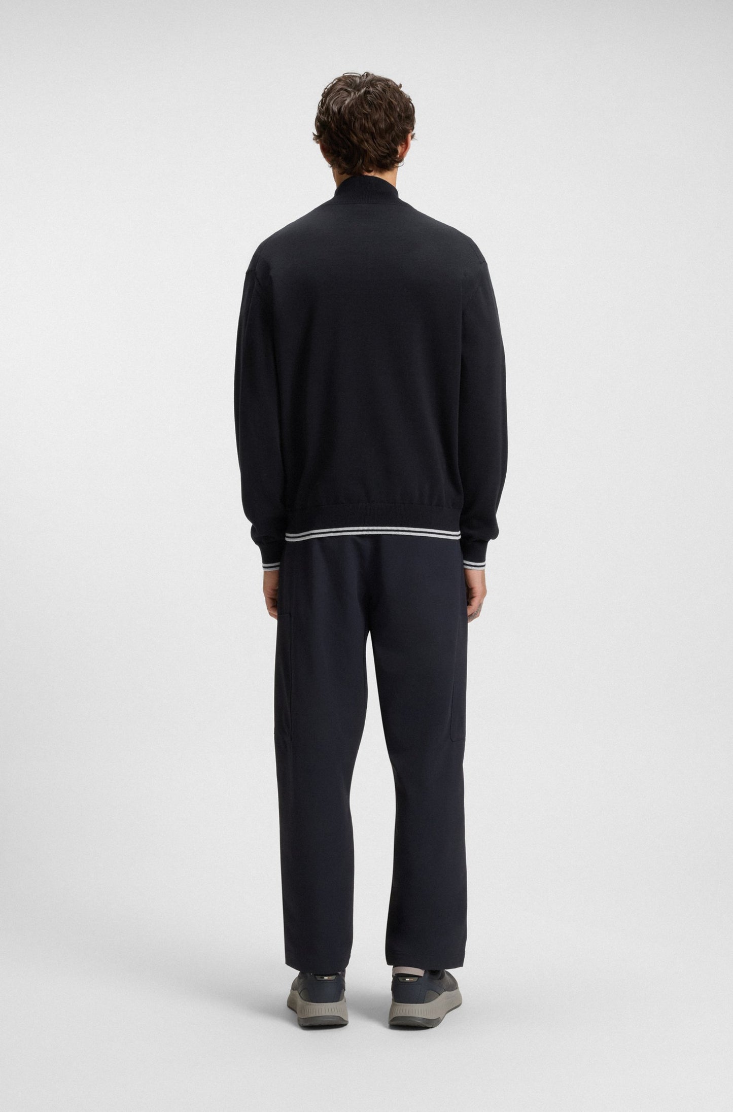 K ZONE SWEATER- BLCK